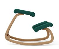 zur Produktbeschreibung Variable + Thatsit Varier Variable / Stokke Variable Kufenstuhl mit natur Gestell und grünem Stoff